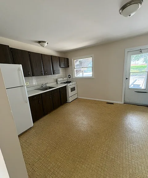 835 Parkcrest Dr #A — Photo 3