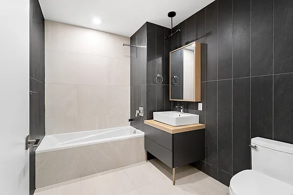 Rented by Safdie Realty Group | media 20