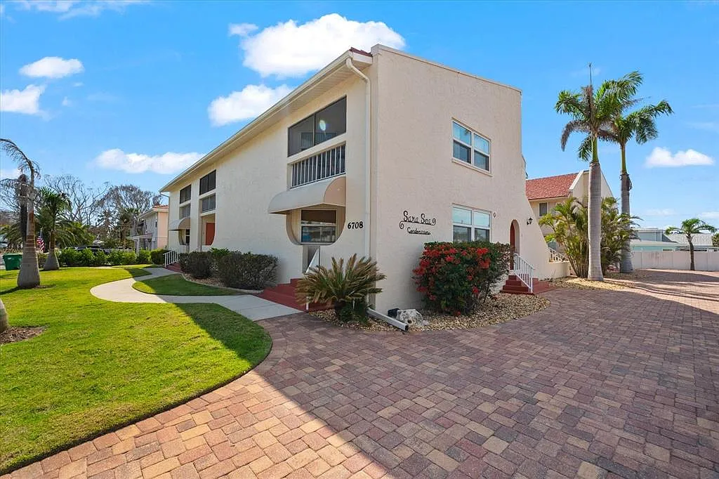 2 bed, 2.0 bath, 1002 sqft, $3,200 — Photo 3