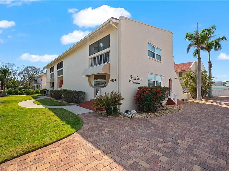6708 Sarasea Cir #202 — Photo 3