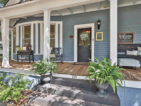 4th image of 215 Johnson St