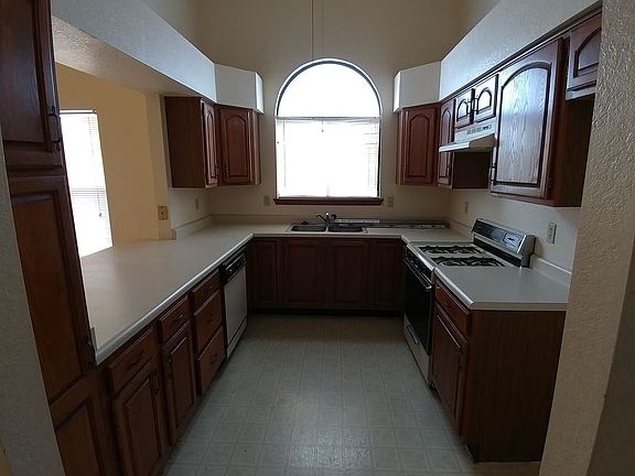 3rd image of 3800 Garnet St