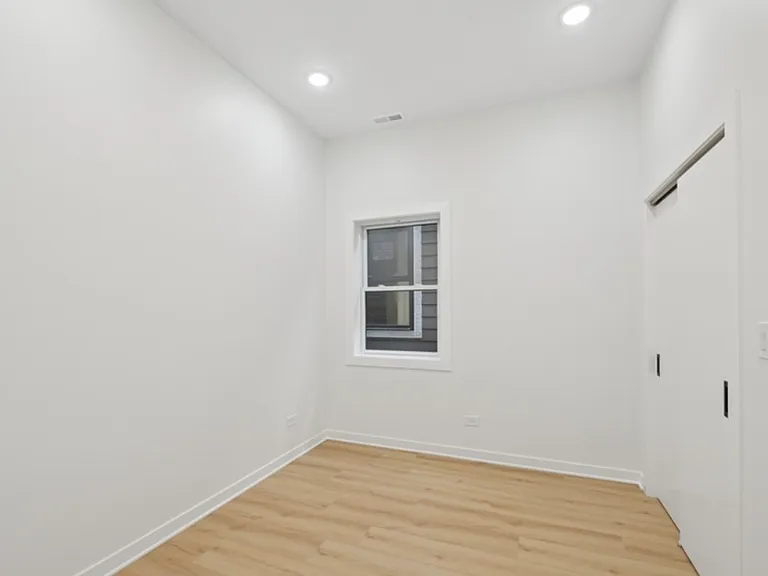 1052 N Central Park Ave #1 — Photo 9