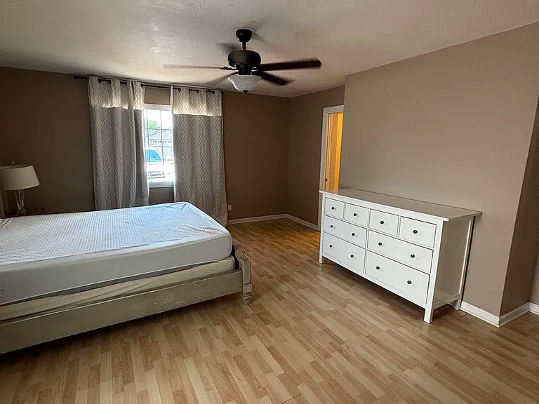 413 E Ellis Dr — Photo 9