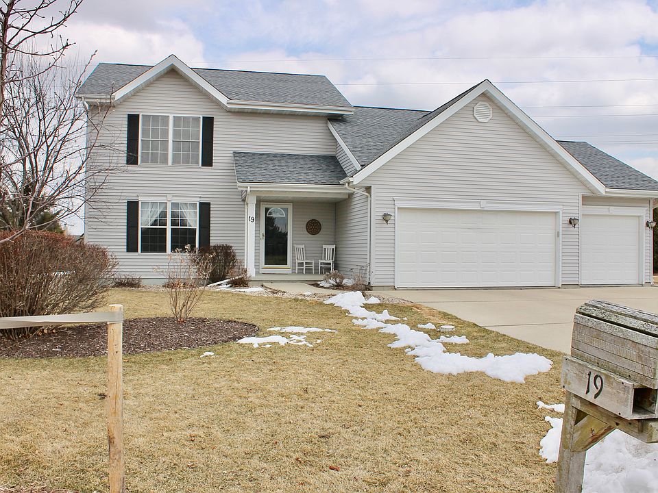 1st image of 19 Greenbriar Ct