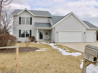 19 Greenbriar Ct, Fond Du Lac, WI 54935