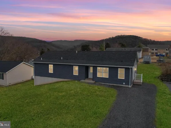1525 Beacon St, Keyser, WV 26726