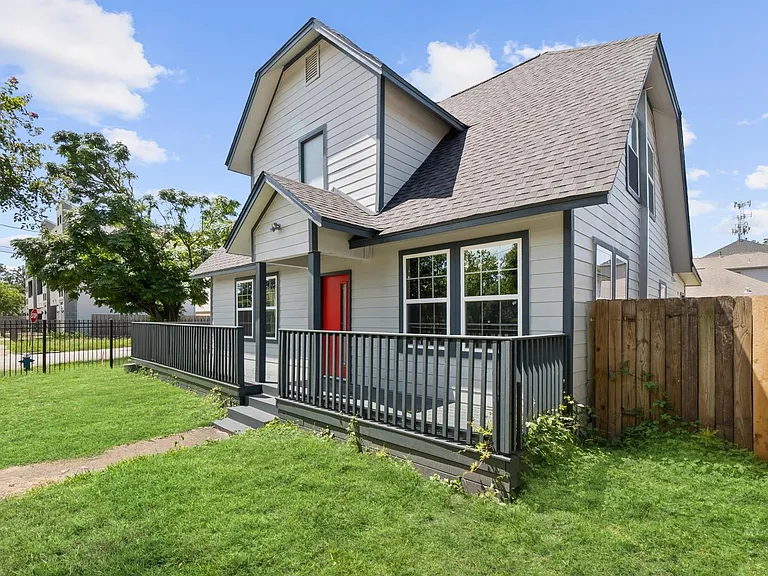 2220 Holman St — Photo 3