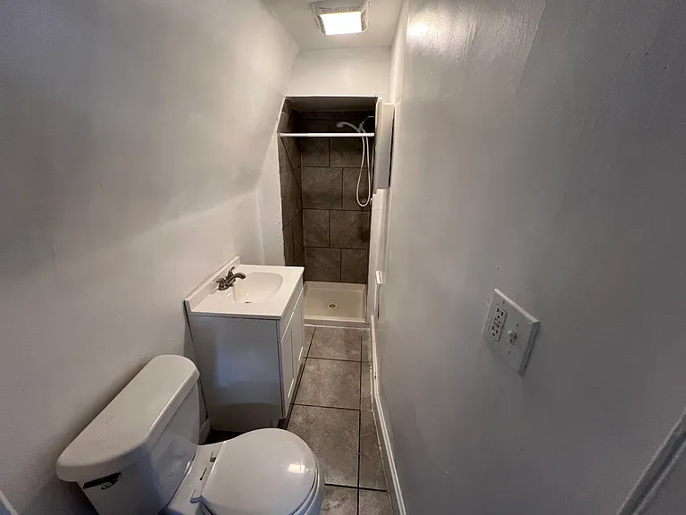 218 Walnut St — Photo 2