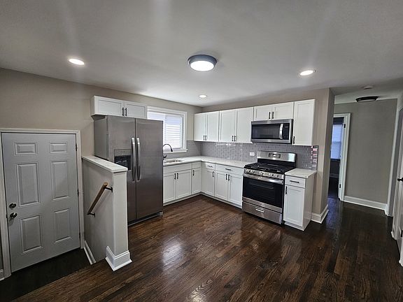 5th image of 7914 S Richmond St
