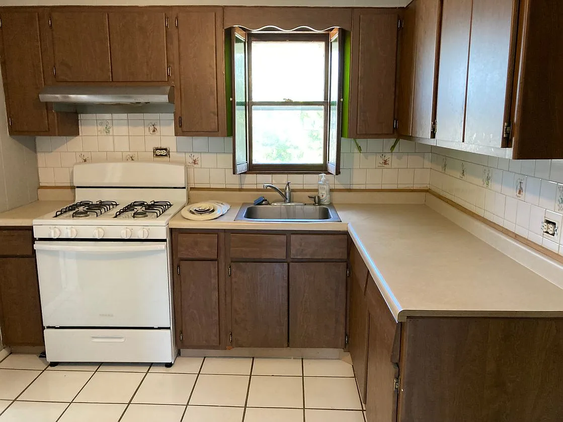 3 bed, 1000 sqft, $1,100 — Photo 1