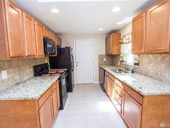 5th image of 2307 Bridgeport Way W