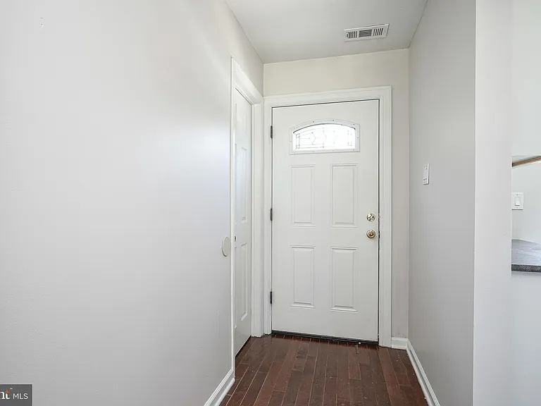2205 Elberta Ln — Photo 3