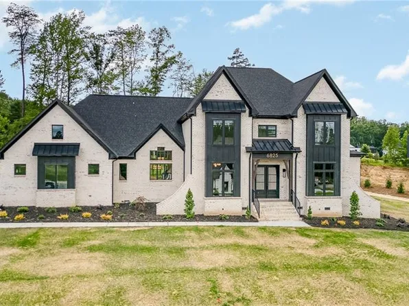 6825 Shields Dr, Oak Ridge, NC 27310