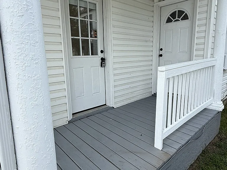 242 Hoover St — Photo 3