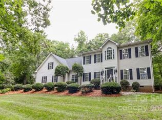 6389 Willowbottom Rd, Hickory, NC 28602