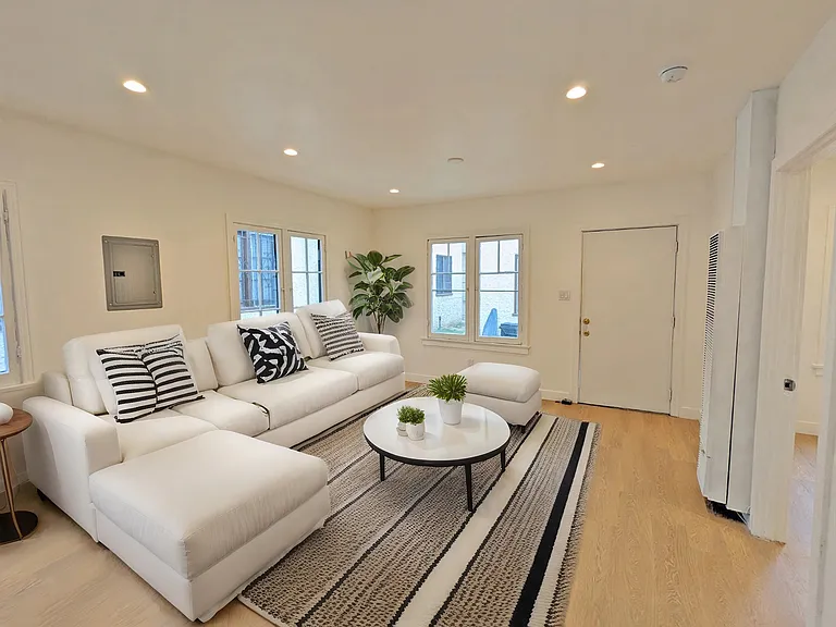 3917 1/2 Montclair St #3917-1/2 — Photo 6