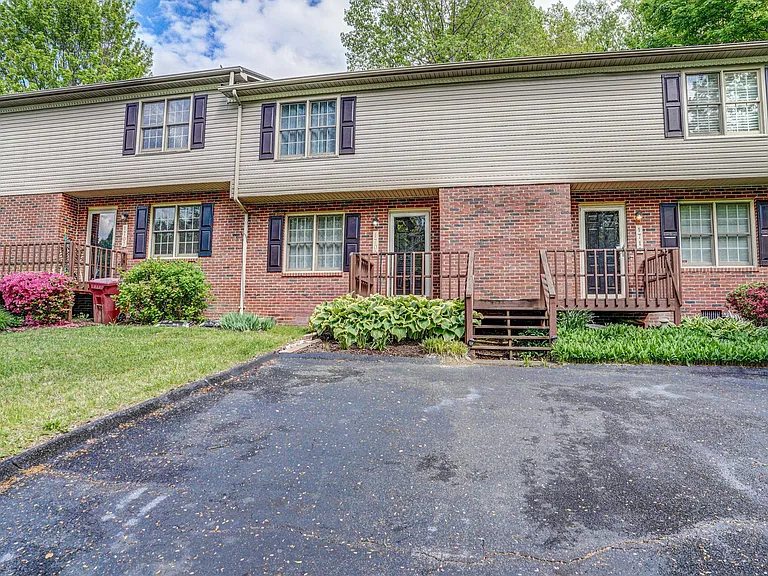 1709 Herrin Dr — Photo 1