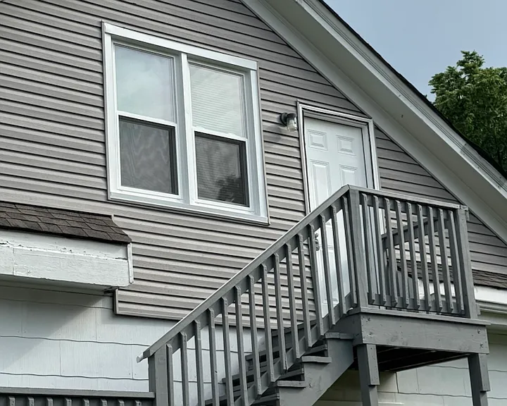 RENTING UPSTAIRS EFFICIENCY UNIT ONLY