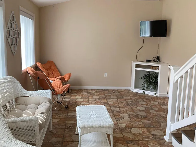 741 Ferdinand St — Photo 10