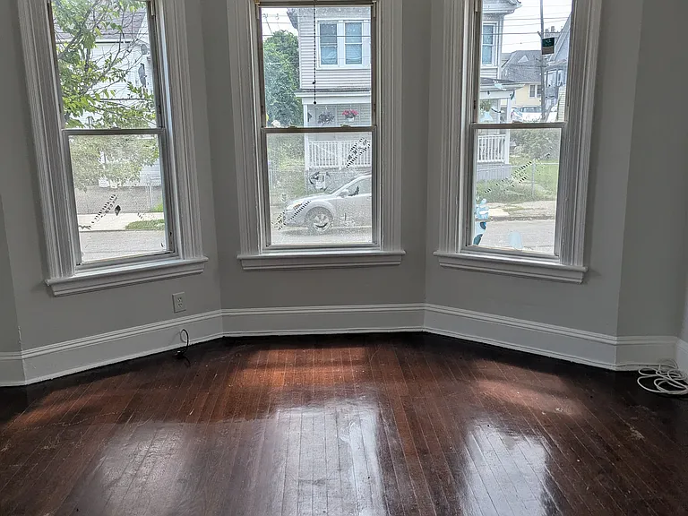 377 Berkshire Ave — Photo 4