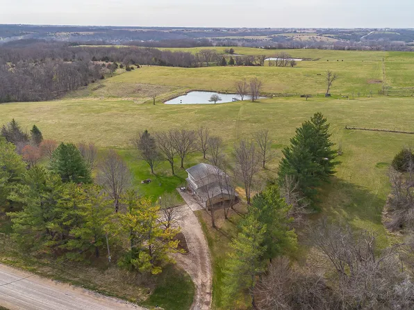 2724 Hiatt Apple Rd, Peru, IA 50222