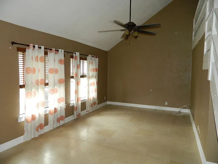 266 Orienta Point — Photo 5