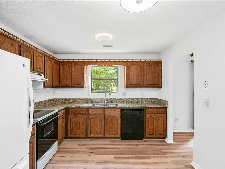 1607 Burnley Dr — Photo 23