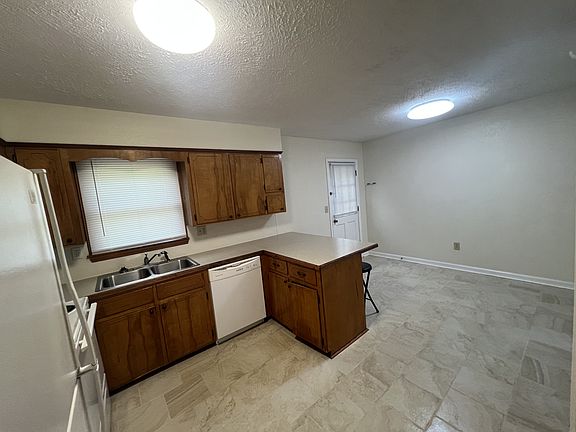4th image of 1360 Windy Ridge Rd #1