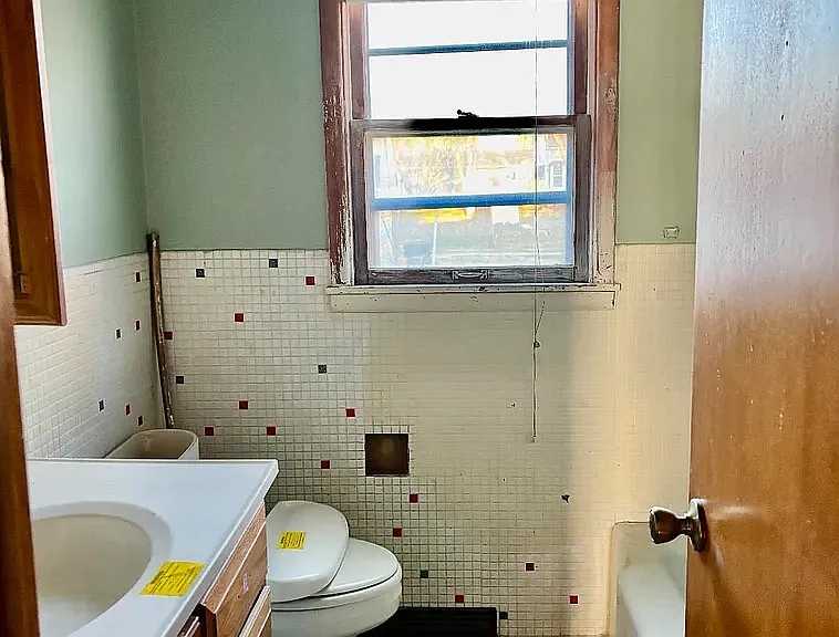 810 N C St — Photo 12