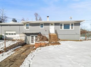 17 Morningstar Drive, Seymour, CT 06483