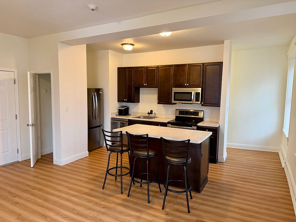 1st image of 323 N George St #4