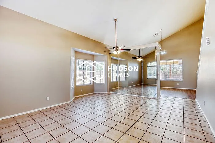 6411 S 23rd Ave — Photo 5