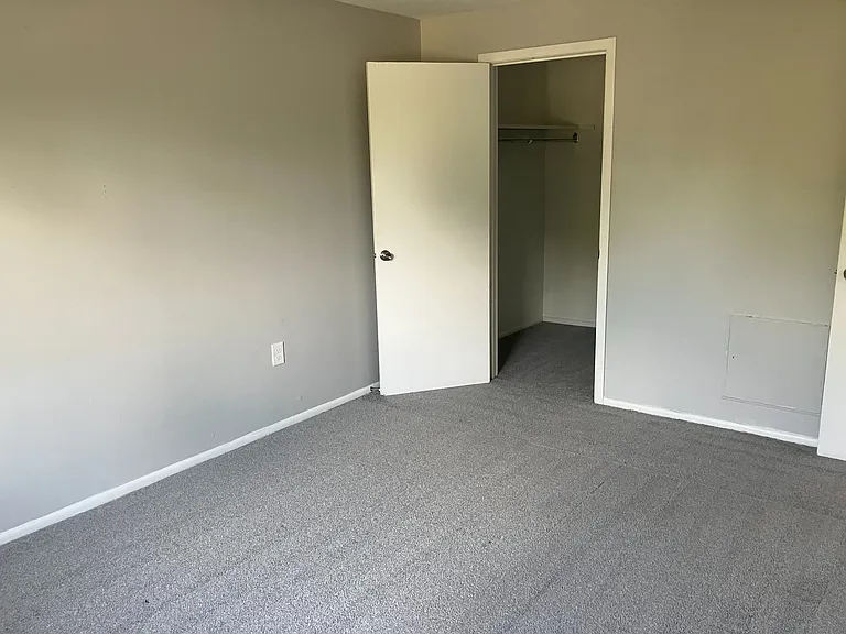 Valley York Apartments — Photo 41