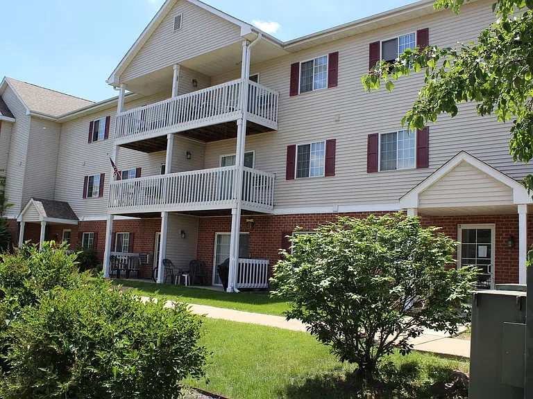 River Terrace Apartments — Photo 16