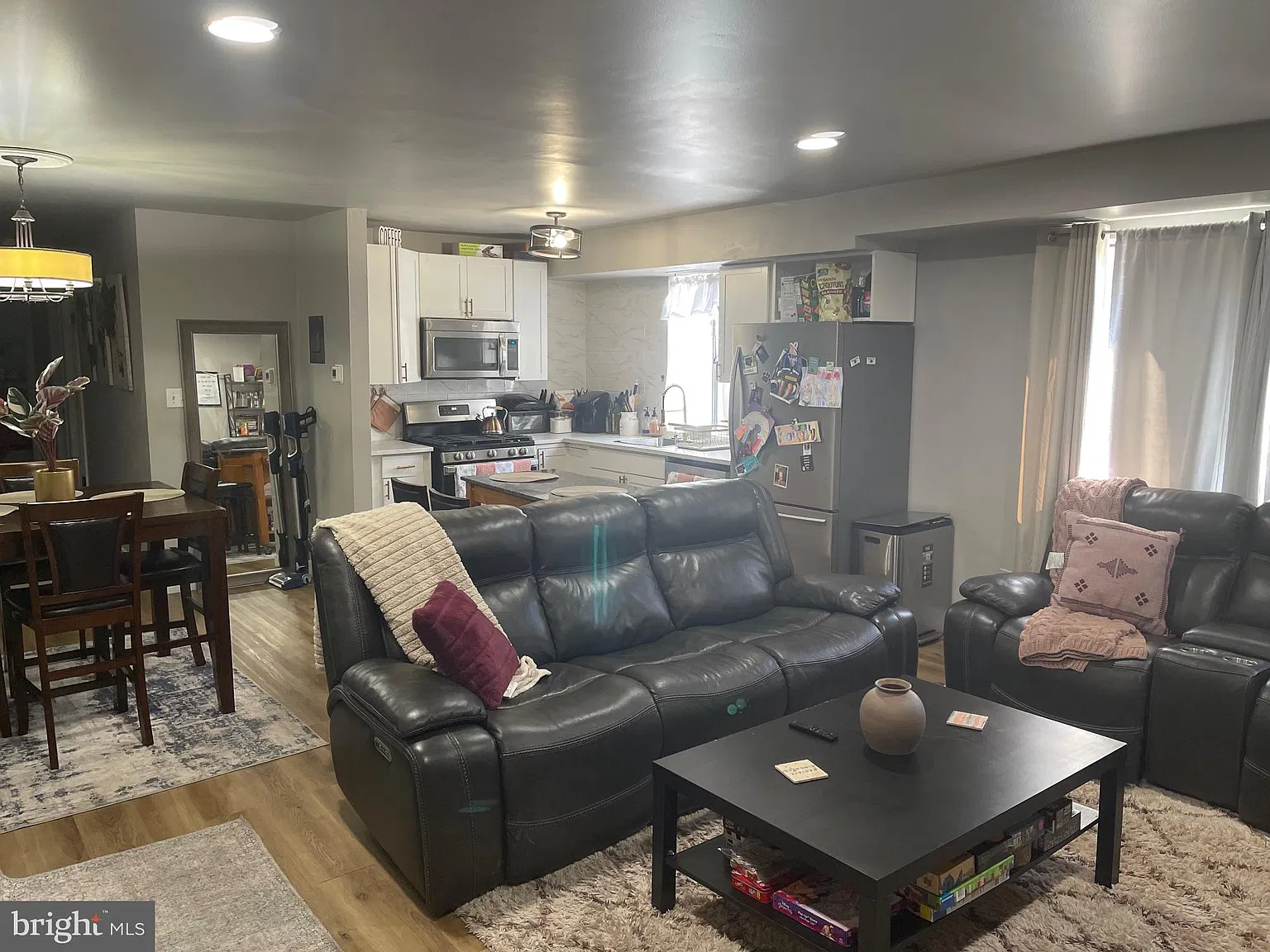 2 bed, 1.5 bath, 1042 sqft, $1,695 — Photo 3