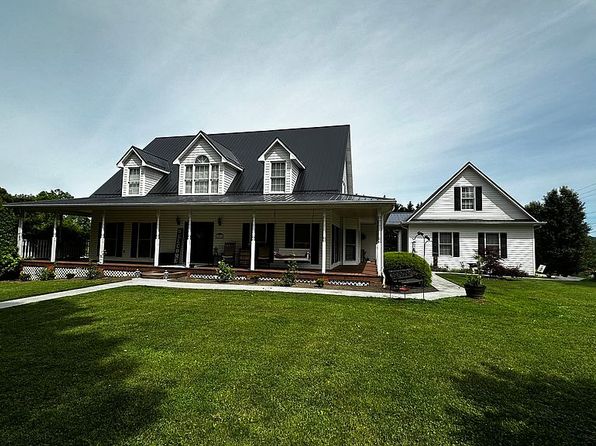 104 Country Acres Dr