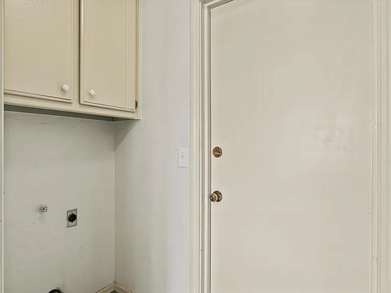 616 SW 23rd St — Photo 15