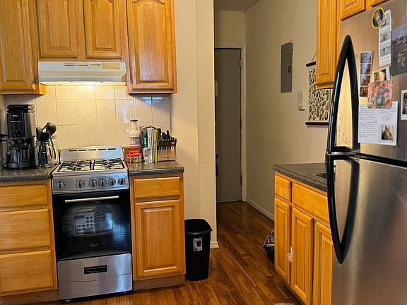 3rd image of 24-35 Steinway St #10