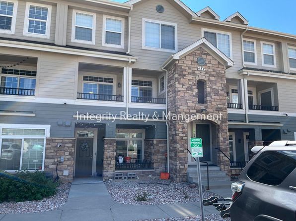 452 Black Feather Loop APT 618