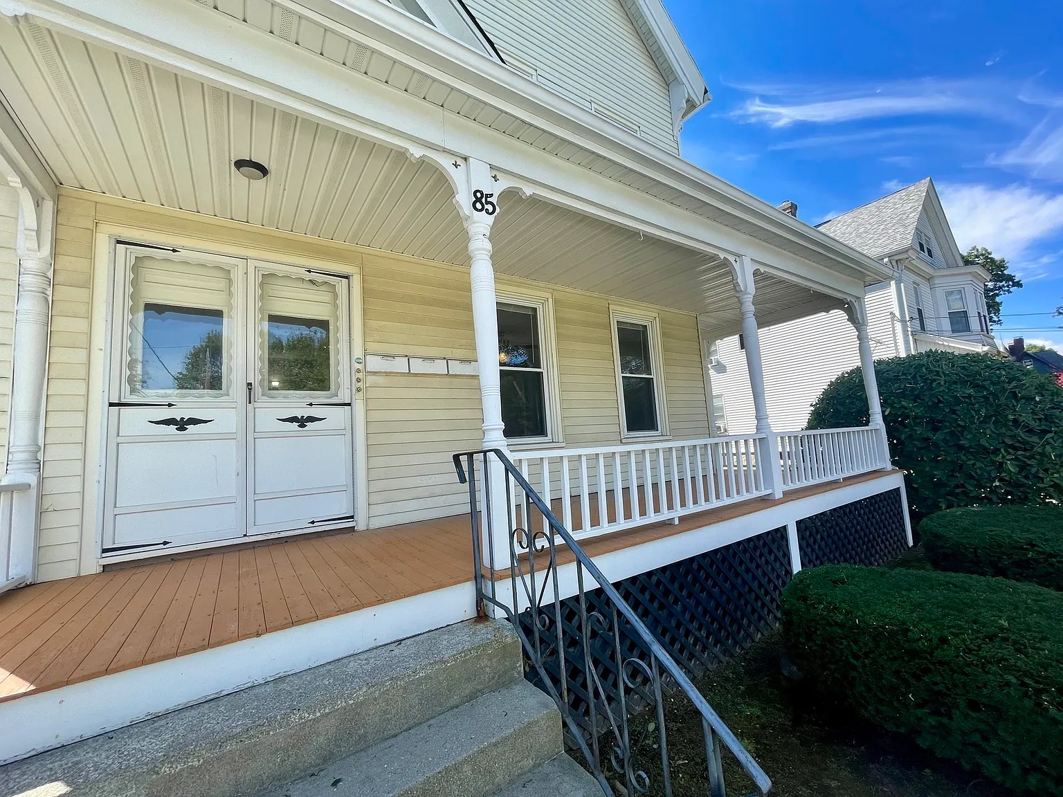 2 bed, 1.0 bath, 1200 sqft, $2,300 — Photo 1