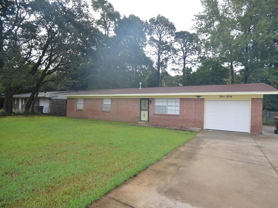 1st image of 340 Lake Dr NW