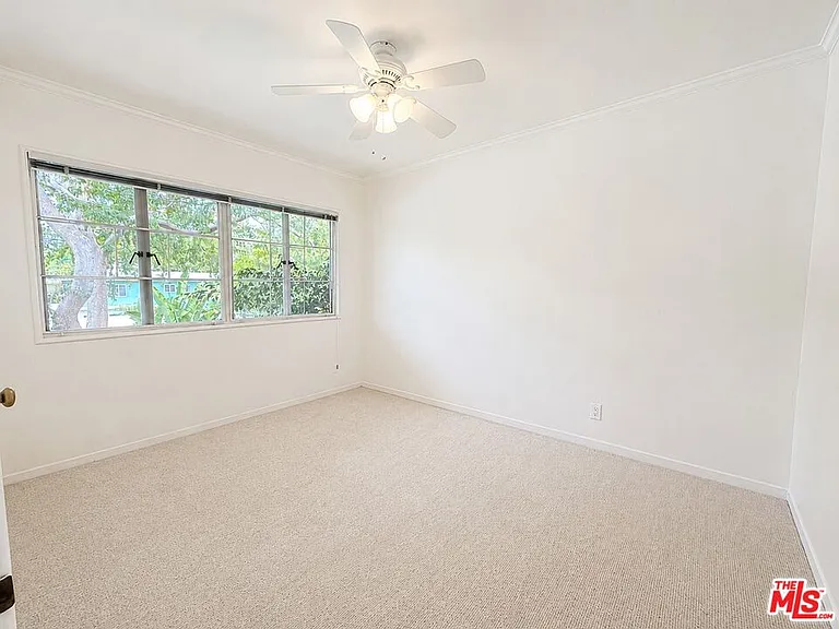 5370 1/2 Village Grn — Photo 10