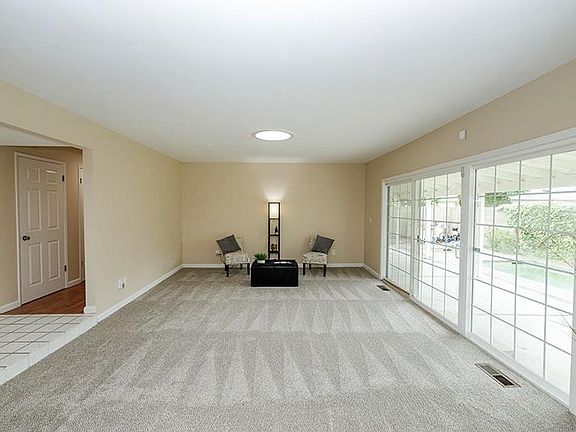 5th image of 302 Leveland Ln