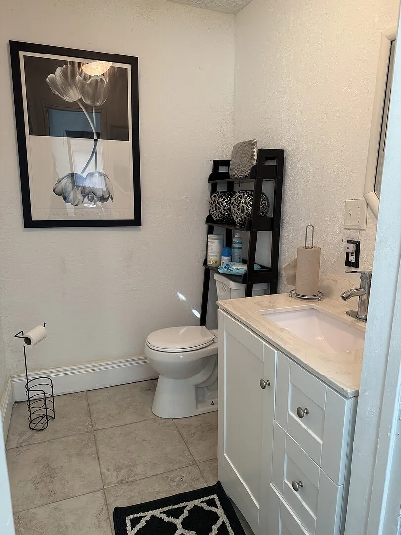 Spacious 3BR Home Near KC Hospitals-Fully Furnished and All Utilities — Photo 4
