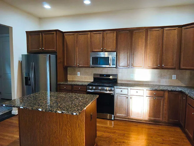 20792 Exchange St — Photo 11
