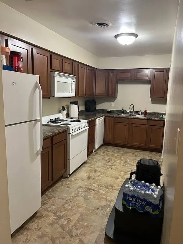 2 bed, 975 sqft, $1,195 — Photo 2