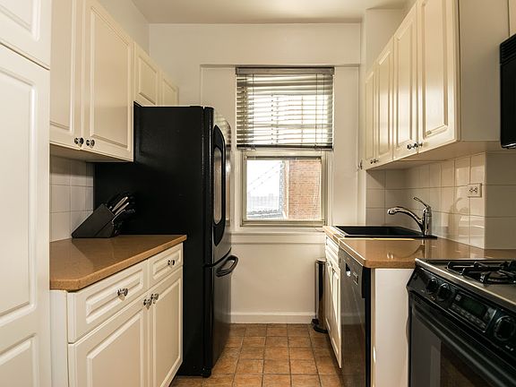 3rd image of 160 Cabrini Boulevard #113
