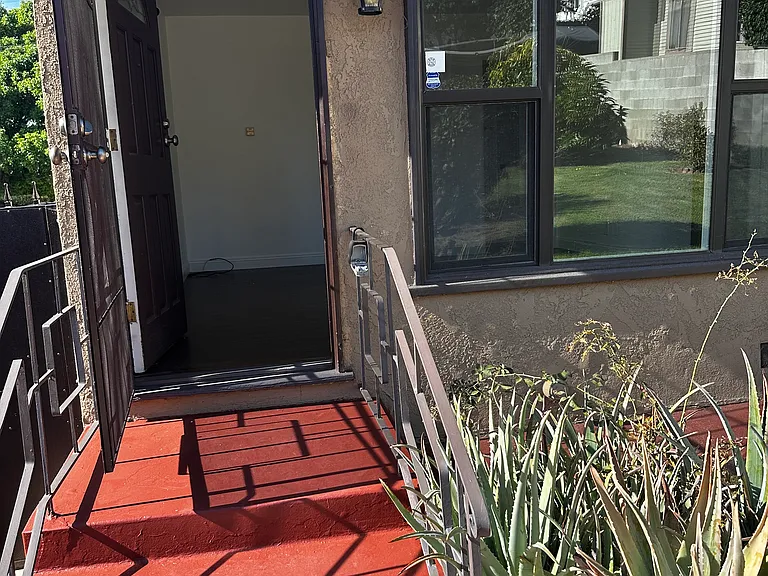 1324 N Avenue 56 — Photo 2