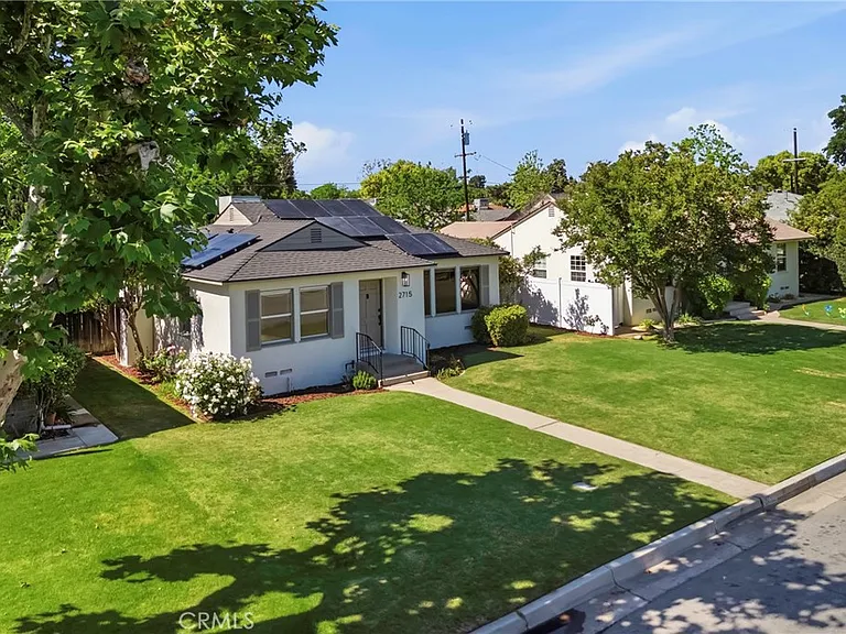 2715 Cedar St — Photo 4